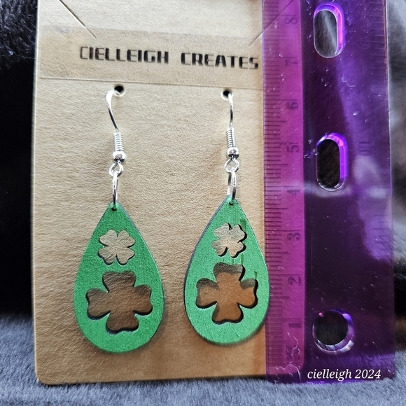 💥4 for $25💥 St Patrick's Day Earrings - Picture 2 of 3